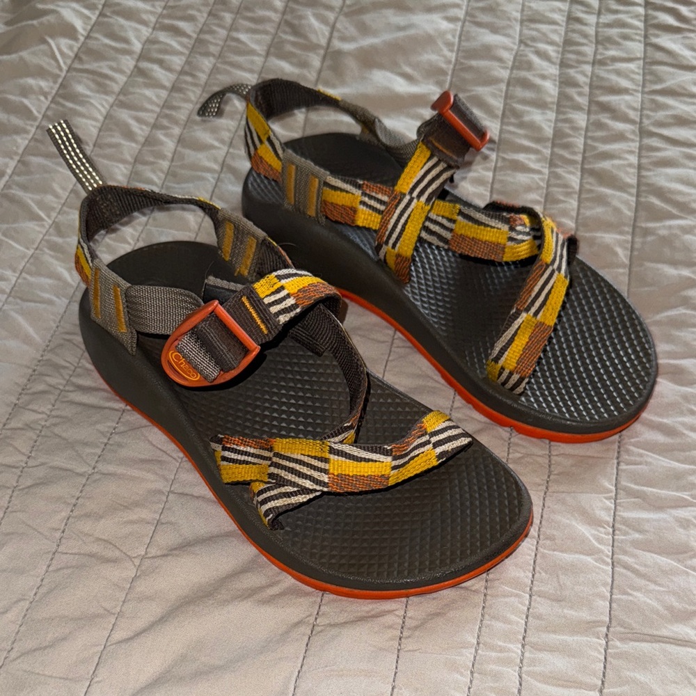 KIDS CHACO ADJUSTABLE SANDALS - YOUTH SIZE 3